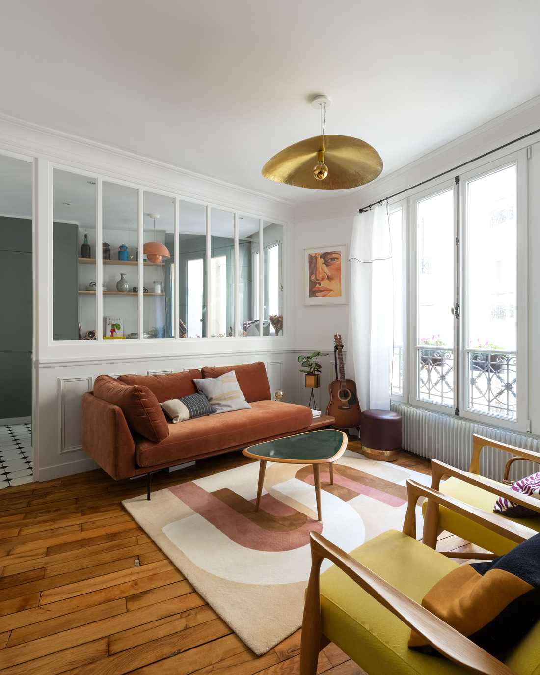 Relooking d'intérieur d'un salon avec verrière dans un appartement à Annecy