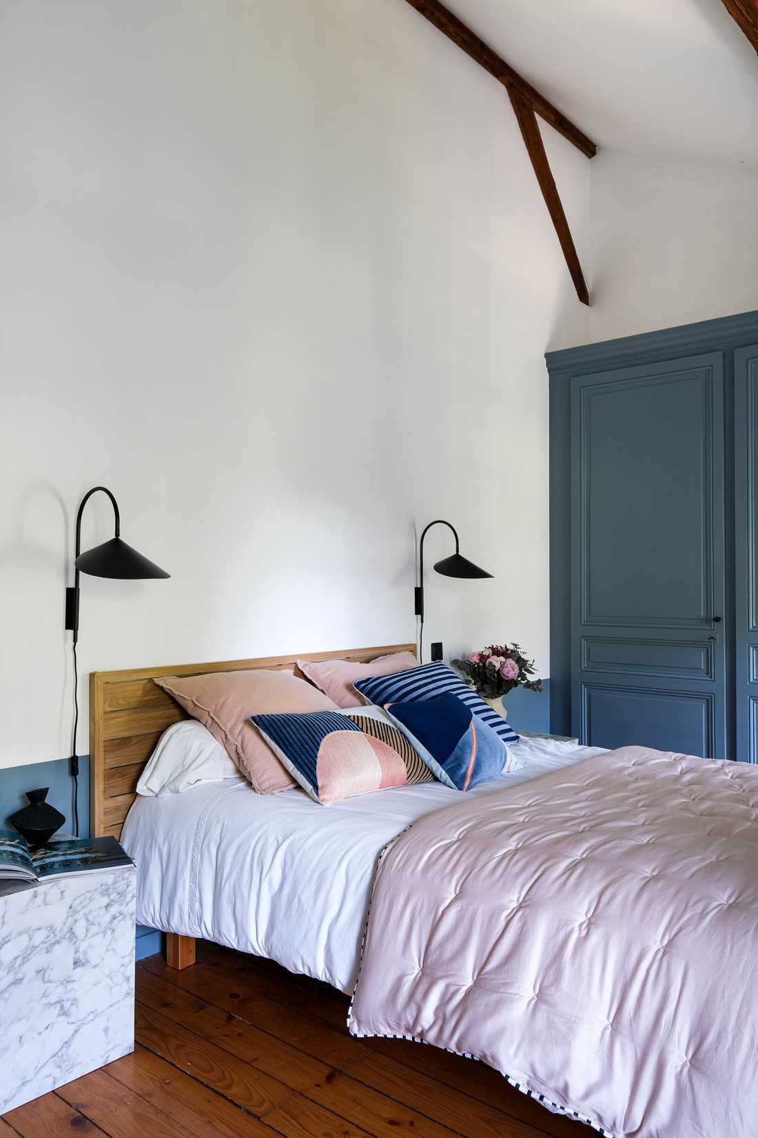 Chambre dans la maison d'hôtes après les travaux d'aménagement