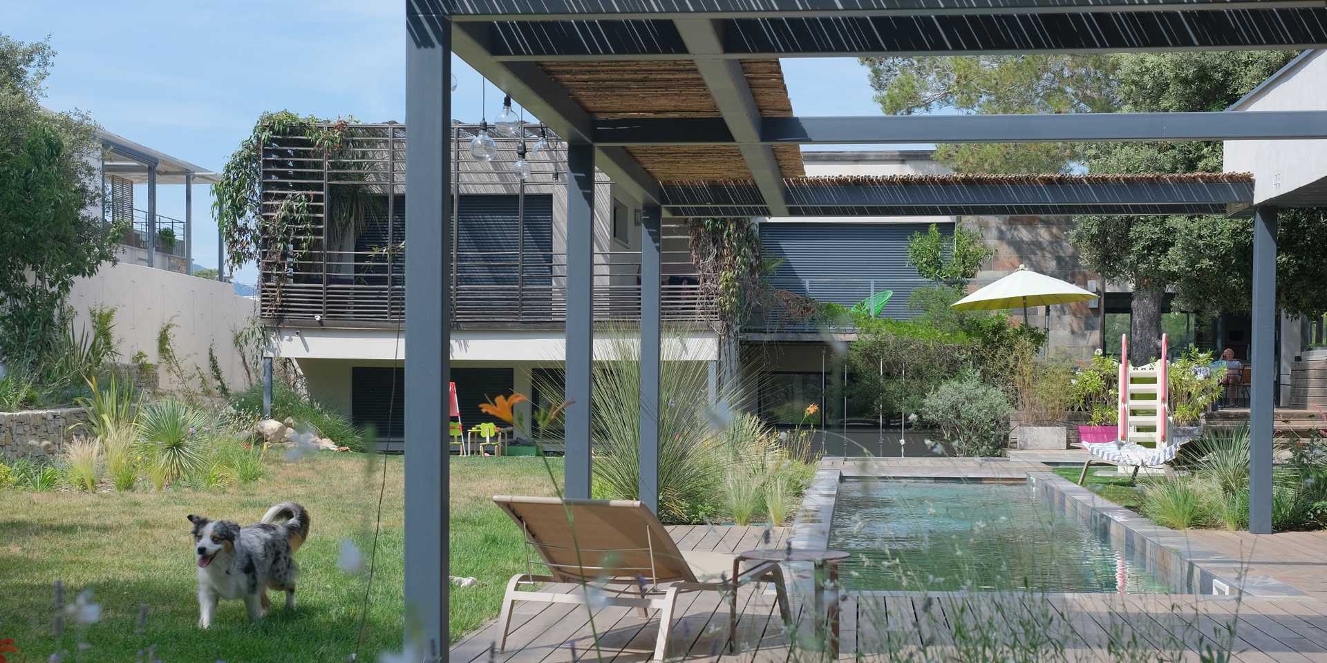 Garden with pool designed by a landscape architect in Annecy